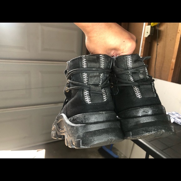 Black boots - Picture 4 of 5